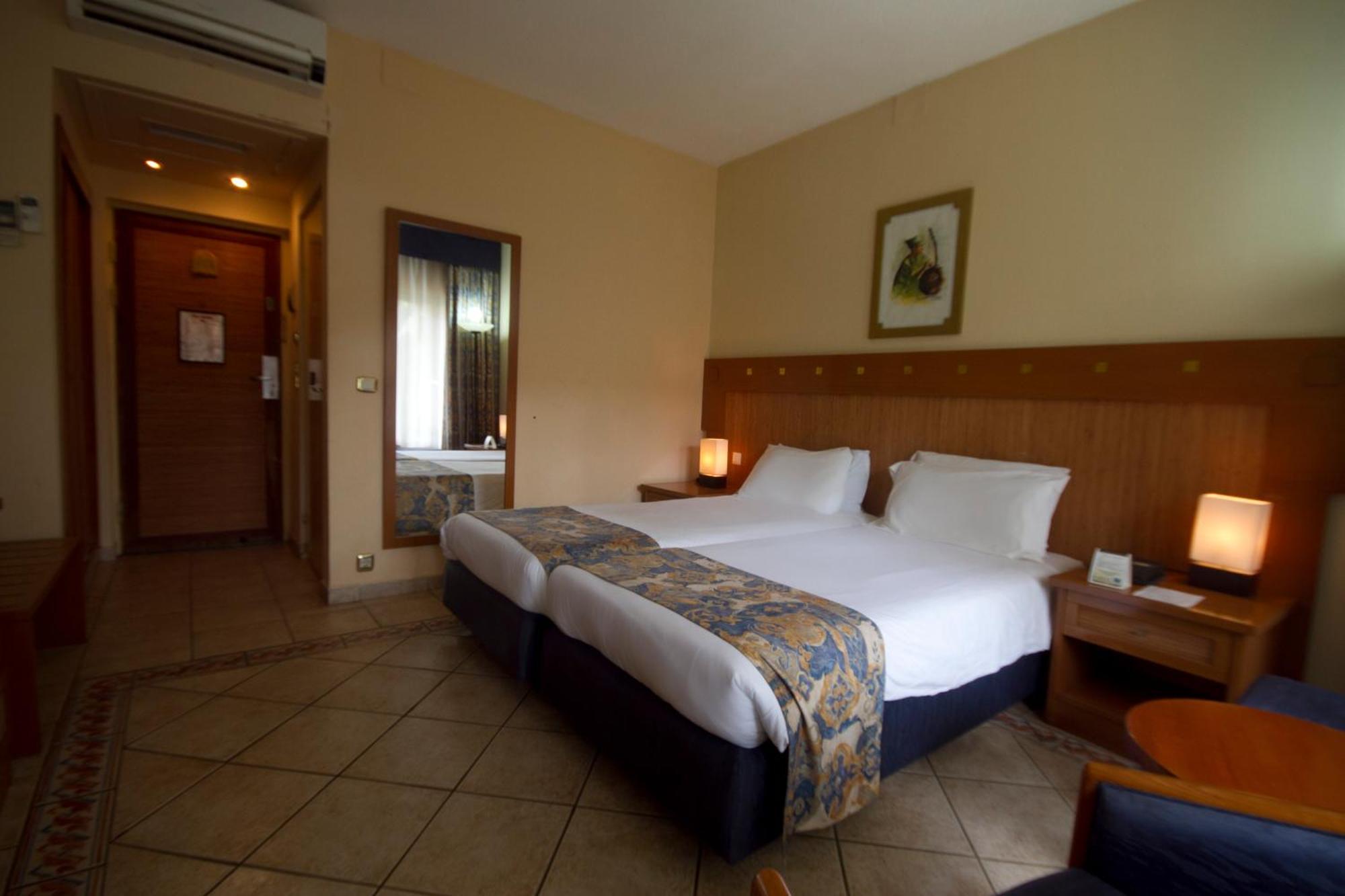 The Kairaba Beach Hotel Kololi Habitación foto